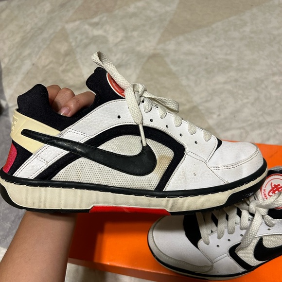 Nike Women’s Hurache Dance Low🖤🤍❤️ - Picture 3 of 14